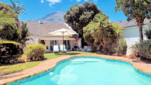 Hout Bay Beach Cottage pool